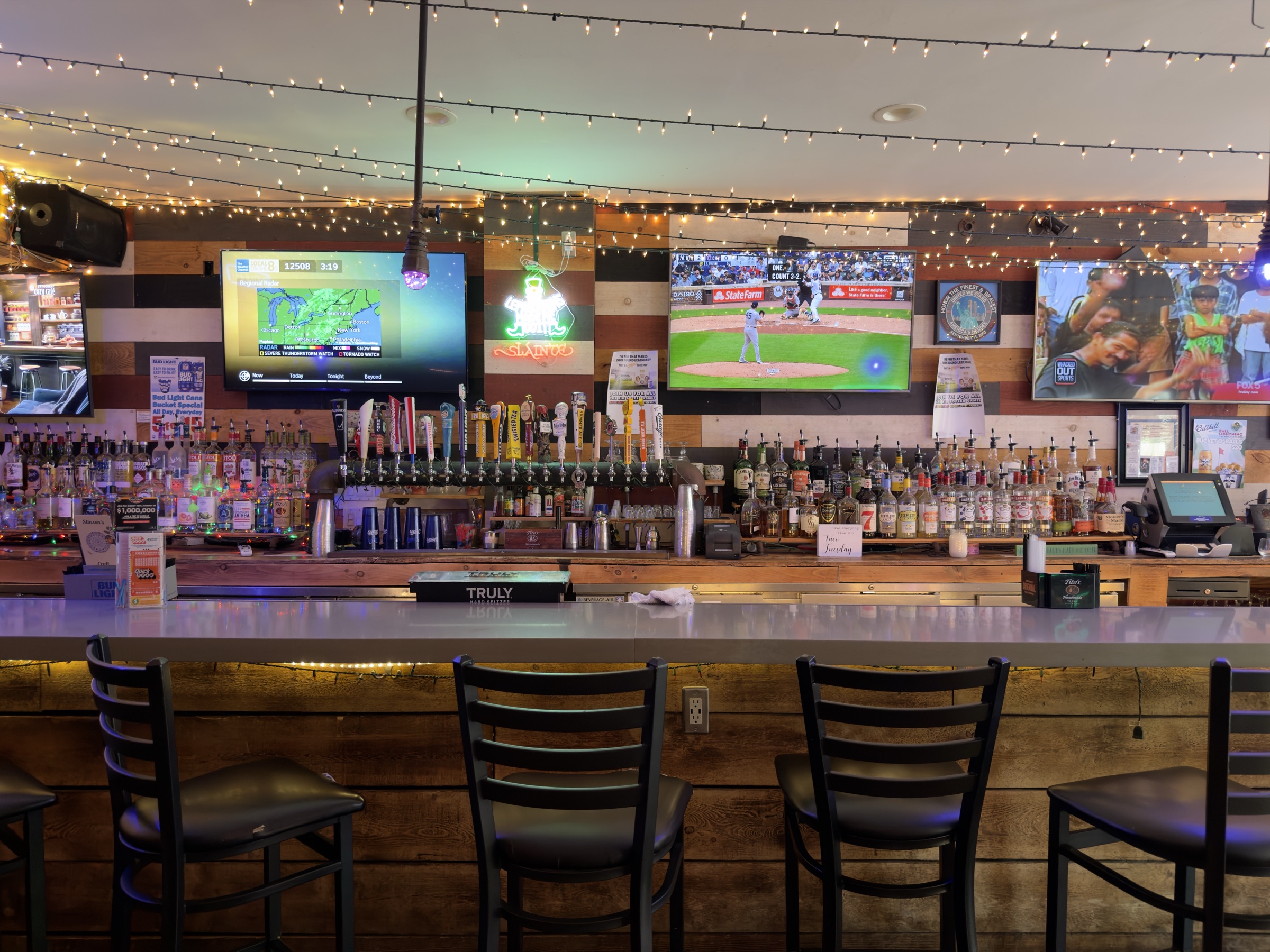 The bar at Stinsons Hub at night